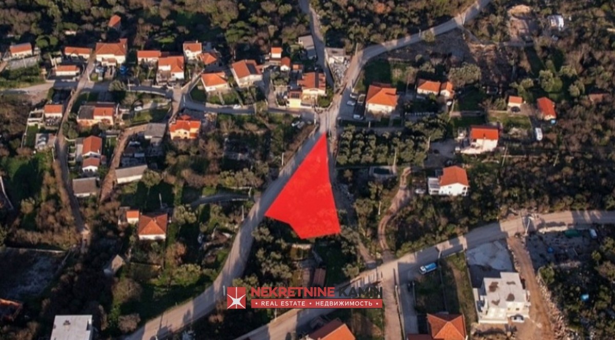 Plac uz put prema Bigovi sa obezbijeđenim UT uslovima, Lješevići, Kotor